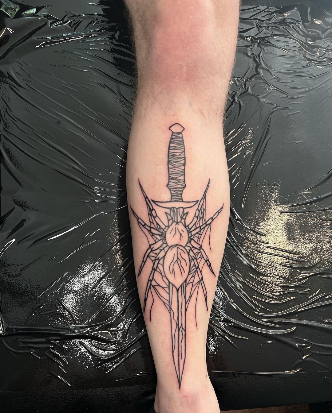 Tatuaggio spada e ragno