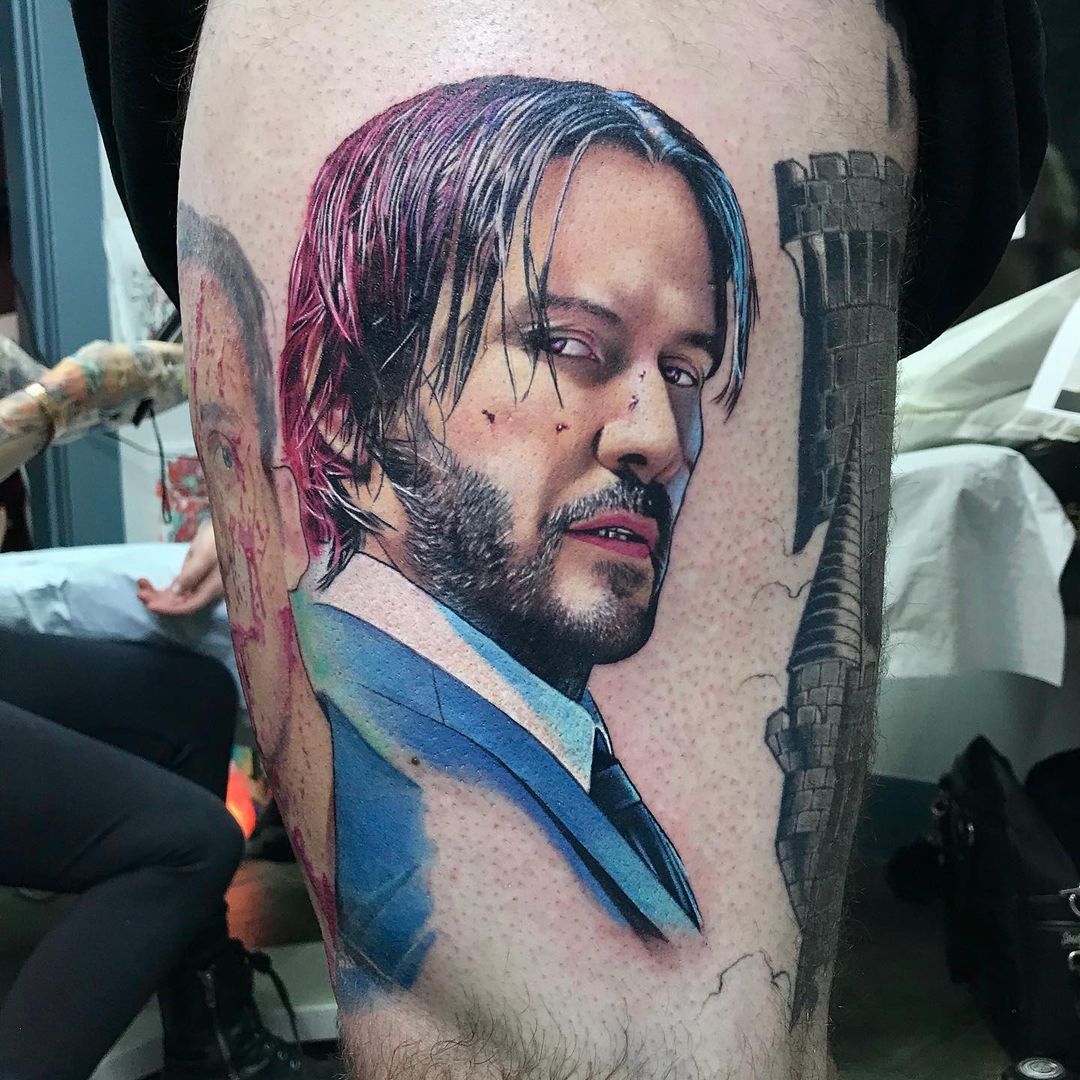 John Wick tatuaggio super realistico e colorato