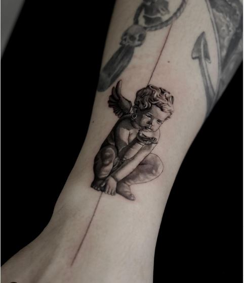 Cupido stilizzato sul braccio